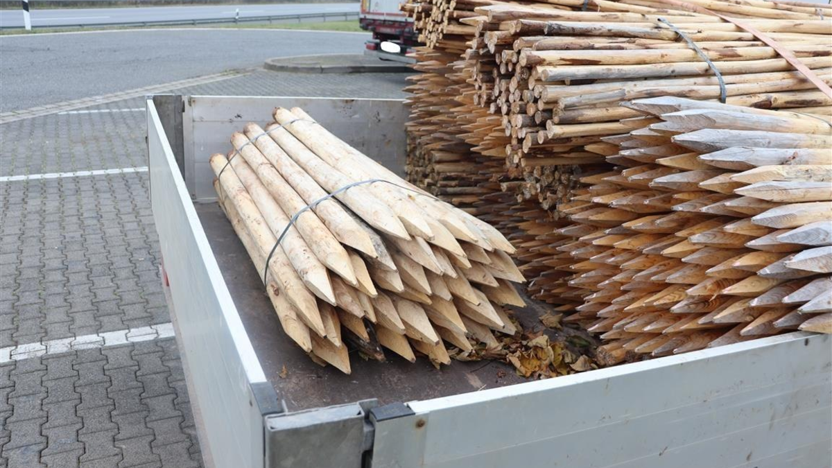POL-PPTR: Untersagungen der Weiterfahrt wegen Überladung und mangelnder Ladungssicherung - Foto: presseportal.de