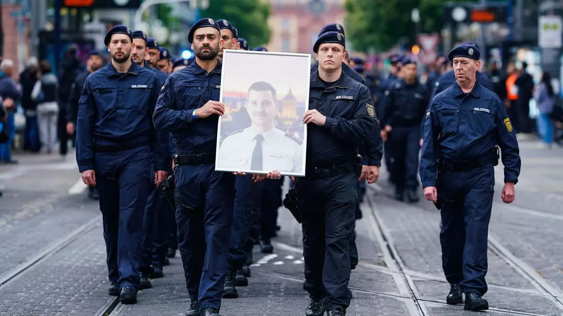 Bei dem Mannheimer Messerangriff wurde Ende Mai ein Polizist getötet. (Archivbild) - Bild: Uwe Anspach/dpa