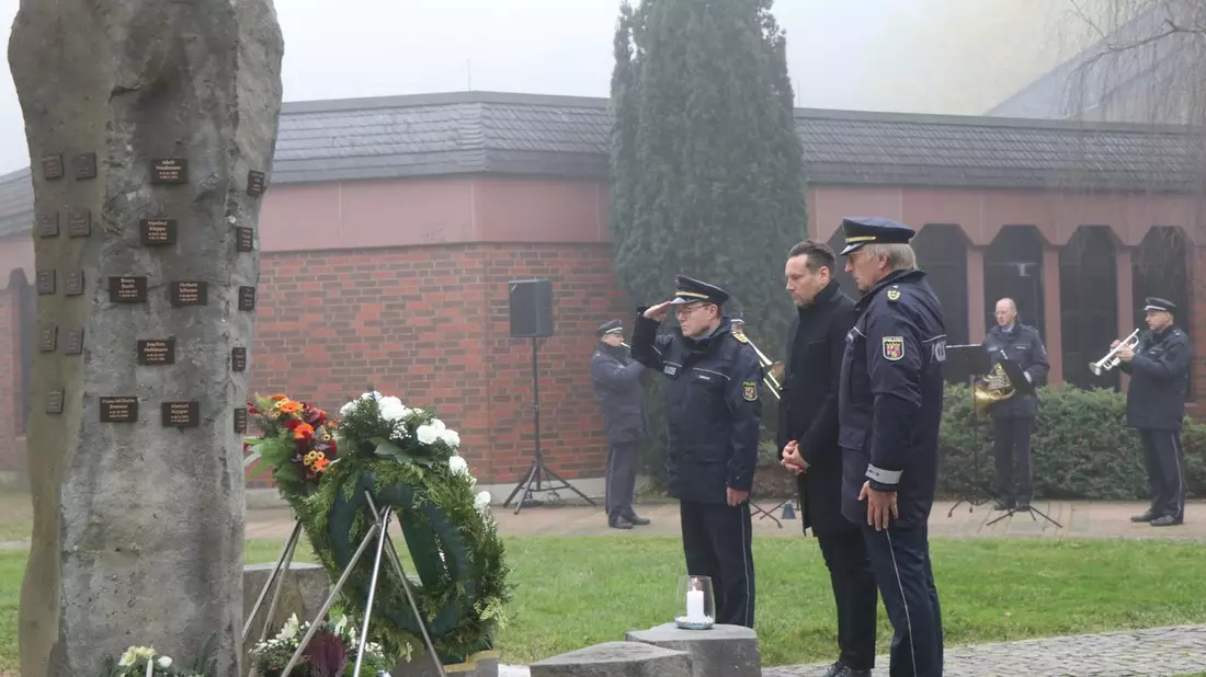 HDP-RP: Zentrale Gedenkfeier für die im Dienst ums Leben gekommenen Polizeibeamtinnen und Polizeibeamten der rheinland-pfälzischen Polizei an der Hochschule der Polizei - Bild: presseportal.de