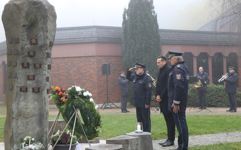 HDP-RP: Zentrale Gedenkfeier für die im Dienst ums Leben gekommenen Polizeibeamtinnen und Polizeibeamten der rheinland-pfälzischen Polizei an der Hochschule der Polizei - Foto: presseportal.de