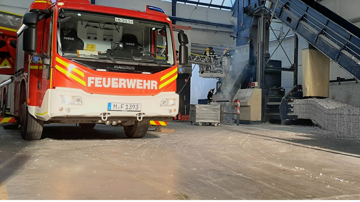 FW-M: Feuer in Papierpresse (Aubing) - Foto: presseportal.de