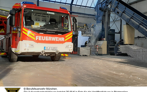 FW-M: Feuer in Papierpresse (Aubing) - Foto: presseportal.de