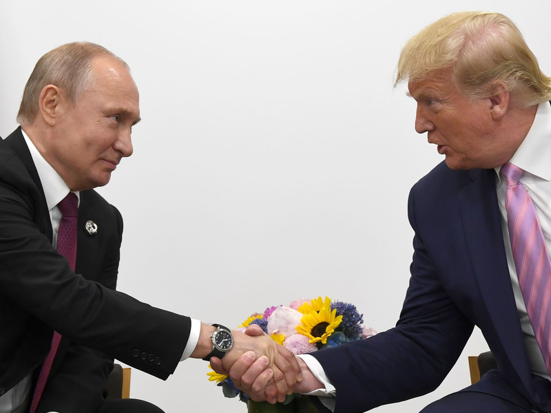 US-Präsident Donald Trump würde Russlands Präsident Wladimir Putin gerne wieder bei mehr Gipfeln sehen. (Archivbild) - Foto: Susan Walsh/AP/dpa