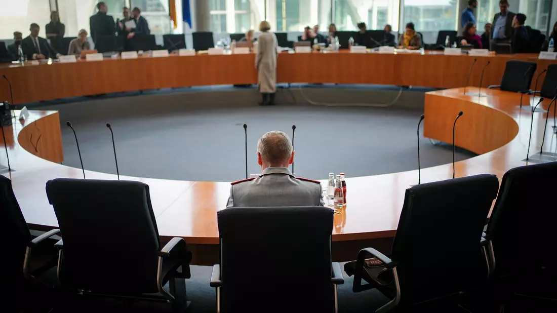 Der Untersuchungsausschuss hat viele Zeugen vernommen, vor allem aus der Bundeswehr sowie dem Auswärtigen Amt, dem Verteidigungs-, Entwicklungs- und Innenministerium. (Archivfoto)  - Bild: Kay Nietfeld/dpa