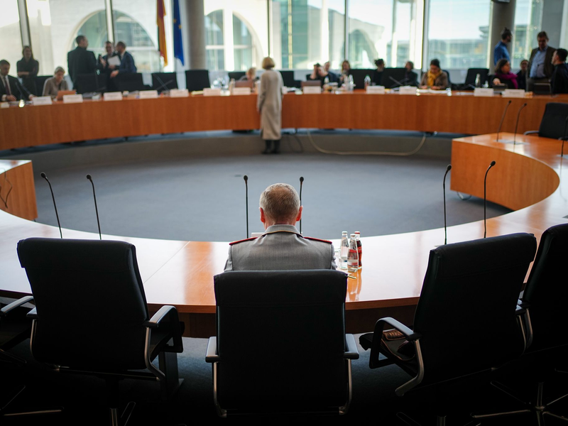 Zu den vom Ausschuss befragten Bundeswehr-Angehörigen gehört auch Brigadegeneral Ansgar Meyer. - Foto: Kay Nietfeld/dpa