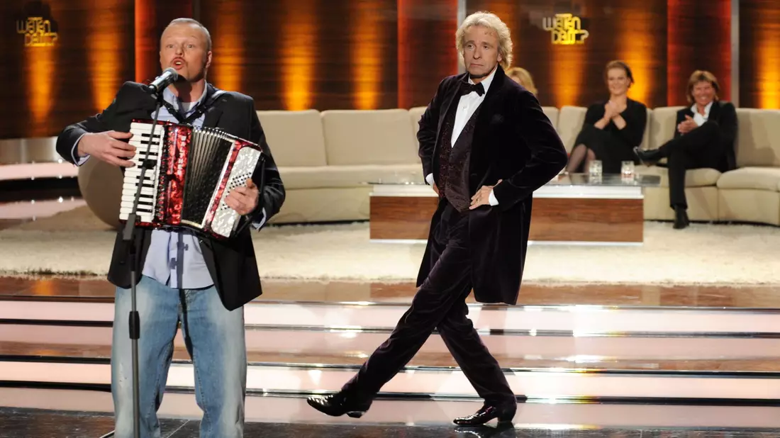 Früher waren sie schon mal gemeinsam auf der Bühne, jetzt wieder: Stefan Raab und Thomas Gottschalk. - Bild: picture alliance / dpa
