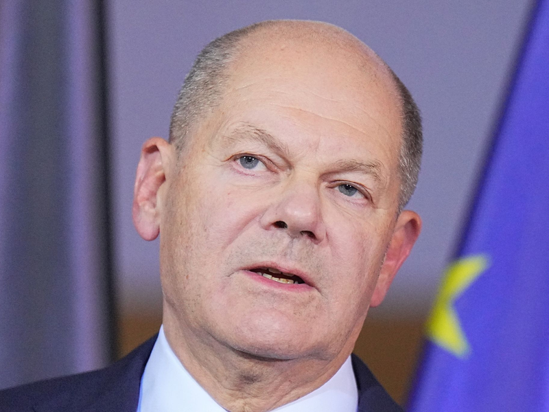 Bundeswirtschaftsminister Robert Habeck (Grüne) nach der Ankündigung des Bundeskanzlers. - Foto: Michael Kappeler/dpa