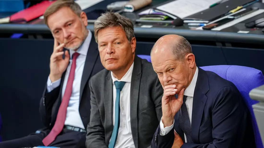 Die Ampel-Koalition um Bundeskanzler Scholz steht vor einer großen Herausforderung. - Bild: Kay Nietfeld/dpa