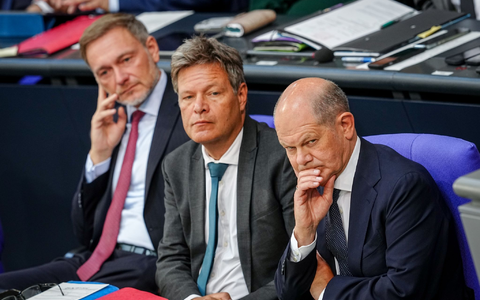 Die Ampel-Koalition um Bundeskanzler Scholz steht vor einer großen Herausforderung. - Foto: Kay Nietfeld/dpa