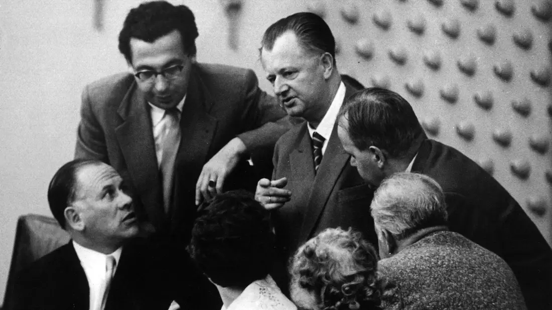Partei-interne Probleme führen sieben konservative Abgeordnete von GB/BHE zur Union. (Archivbild) - Bild: picture-alliance / dpa
