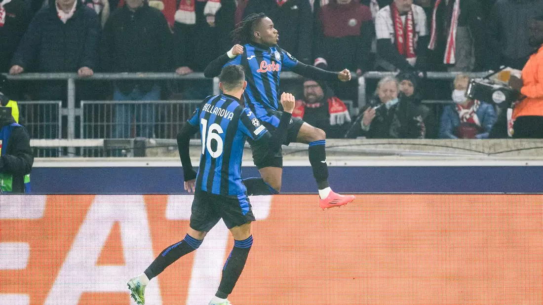 Stürmer El Bilal Touré (l.) ist derzeit von Atalanta an den VfB ausgeliehen. - Bild: Tom Weller/dpa