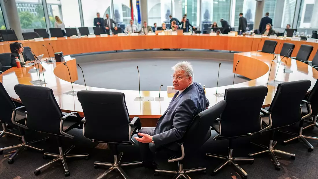 BND-Präsident Bruno Kahl musste im Untersuchungsausschuss kritische Fragen zu der Einschätzung des Bundesnachrichtendienstes im Sommer 2021 beantworten. Konkret ging es um Prognosen, wie rasch die Taliban in Kabul erneut die Macht übernehmen könnten. (Archivfoto) - Bild: Kay Nietfeld/dpa