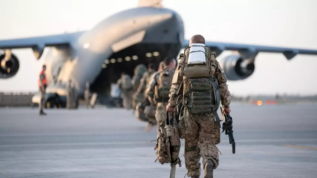Die Bundeswehr hatte Afghanistan im Juni 2021 schneller als ursprünglich geplant verlassen. Sie folgte zeitlichen Vorgaben der USA. Im August 2021, als die Taliban - praktisch ohne Gegenwehr - Kabul einnahmen, beteiligte sich Deutschland an einem internationalen militärischen Evakuierungseinsatz. (Archivfoto) - Bild: Torsten Kraatz/Bundeswehr/dpa