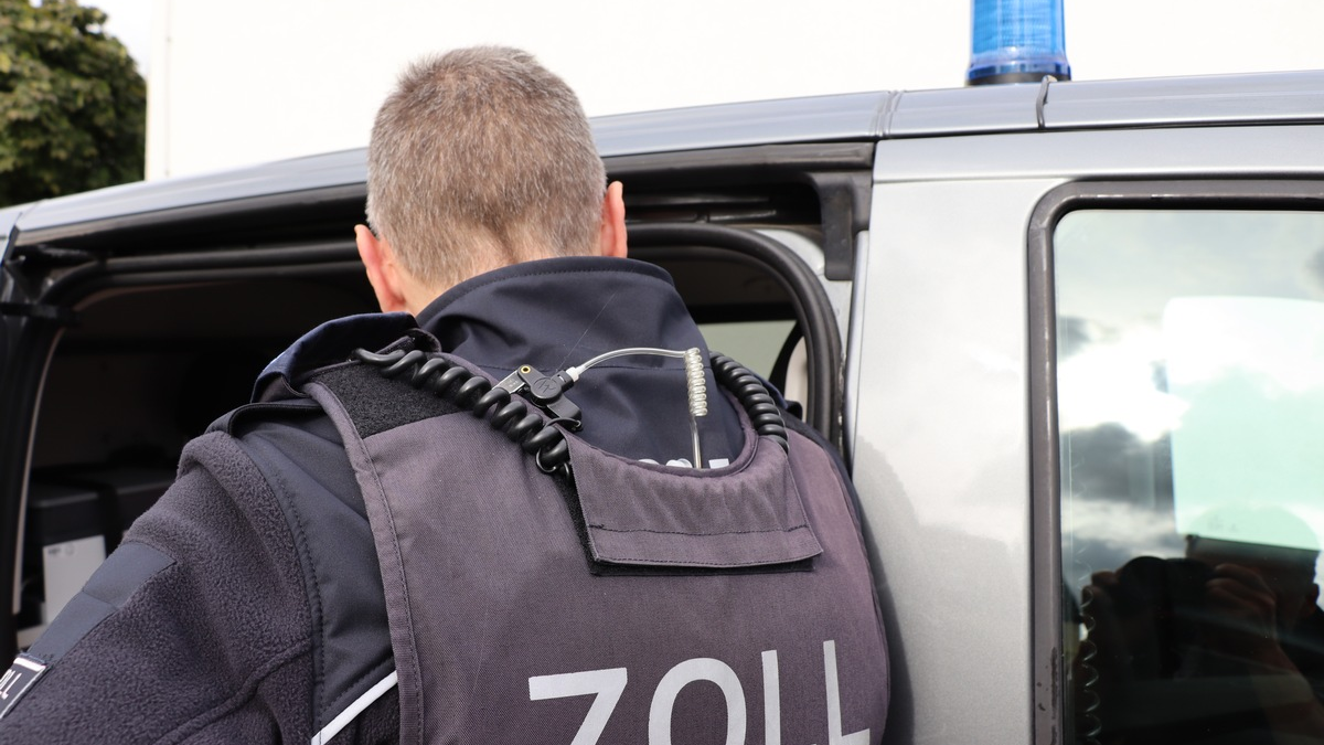 HZA-BI: Zollkontrollen auf Herbstwoche in Lippstadt/Illegale Beschäftigung in einem Fahrgeschäft beendet - Foto: presseportal.de