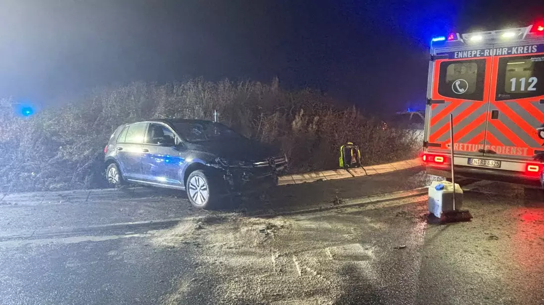 FW-EN: Wetter - Verkehrsunfall in der Nacht - Bild: presseportal.de
