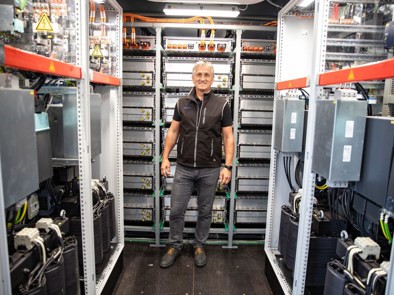 Nachhaltige Energieversorgung aus gebrauchten Batterien im Webasto Werk Schierling - Foto: presseportal.de