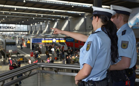 Bundespolizeidirektion München: Sexuelle Belästigung im Hauptbahnhof - 24-Jähriger wird dem Haftrichter vorgeführt - Foto: presseportal.de Bundespolizeidirektion München: Sexuelle Belästigung im Hauptbahnhof - 24-Jähriger wird dem Haftrichter vorgeführt - Foto: presseportal.de