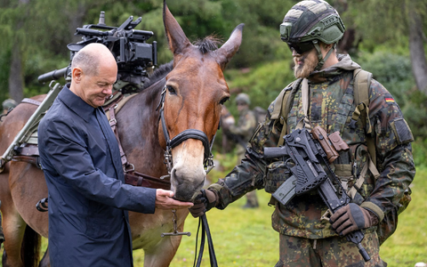 Braucht die Bundeswehr deutlich mehr Geld? - Foto: Peter Kneffel/dpa