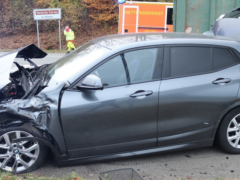 POL-HX: Trecker übersehen - Verkehrsunfall mit leicht verletztem Pkw-Fahrer - Foto: presseportal.de
