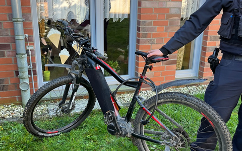 POL-KLE: Kevelaer - Polizei stellt hochwertiges E-Mountainbike sicher und sucht den EigentĂŒmer - Foto: presseportal.de POL-KLE: Kevelaer - Polizei stellt hochwertiges E-Mountainbike sicher und sucht den EigentĂŒmer - Foto: presseportal.de