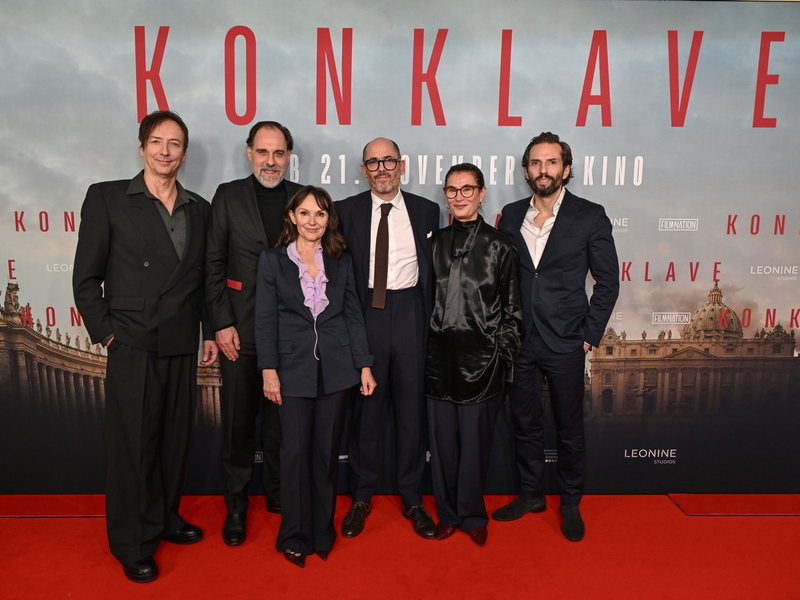 Prominent besuchte Deutschlandpremiere in Berlin: KONKLAVE/ Ab 21. November 2024 im Kino - Foto: Oliver Walterscheid/LEONINE Studios / Weiterer Text über ots und www.presseportal.de/nr/136327 / Die Verwendung dieses Bildes für redaktionelle Zwecke ist unter Beachtung aller mitgeteilten Nutzungsbedingungen zulässig und dann auch honorarfrei. Veröffent