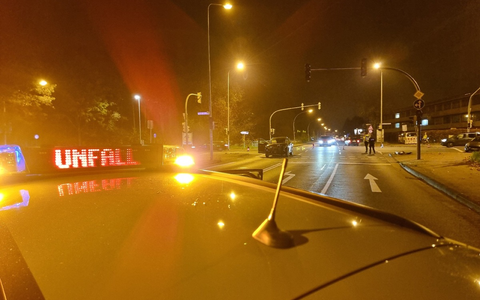 POL-CUX: Verkehrsunfall in Cuxhaven - zwei Personen leicht verletzt - hoher Sachschaden an den PKW (Lichtbild in der Anlage) - Foto: presseportal.de