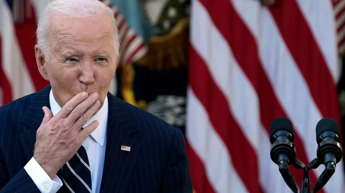 Biden sagte eine friedliche Machtübergabe an Trump zu. - Bild: Susan Walsh/AP/dpa