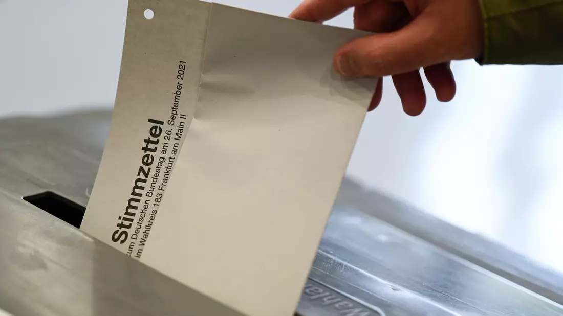 Im nächsten Jahr wird ein neuer Bundestag gewählt - die Frage ist nur: wann? (Symbolbild) - Bild: Arne Dedert/dpa