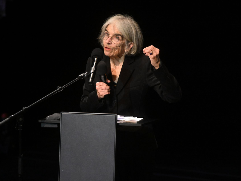 Ehrenpreis für Krimi-Autorin Donna Leon. - Foto: Felix Hörhager/dpa