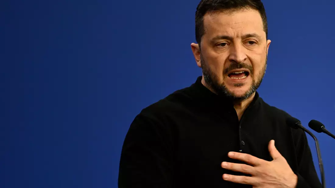 Der ukrainische Präsident Wolodymyr Selenskyj will im Westen eingefrorene russische Milliarden vor allem für Waffenkäufe haben. - Bild: Denes Erdos/AP/dpa