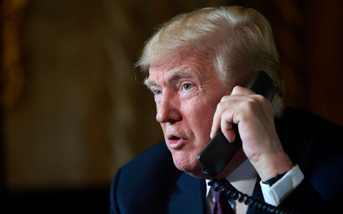 Permanent am Telefon: Der designierte US-Präsident Trump. (Archivbild) - Foto: Susan Walsh/AP/dpa