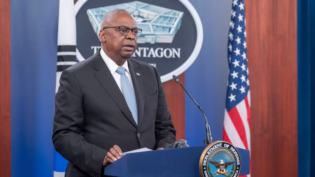 US-Verteidigungsminister Austin hat das US-Militär auf einen «ruhigen, geordneten und professionellen Übergang» nach dem Wahlsieg von Trump eingeschworen. (Archivbild) - Bild: Kevin Wolf/AP/dpa