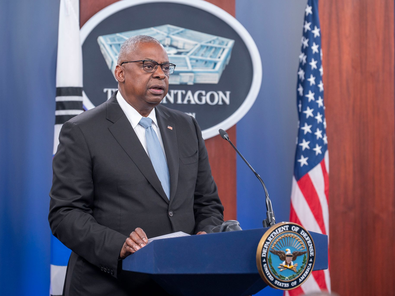 US-Verteidigungsminister Austin hat das US-Militär auf einen «ruhigen, geordneten und professionellen Übergang» nach dem Wahlsieg von Trump eingeschworen. (Archivbild) - Foto: Kevin Wolf/AP/dpa