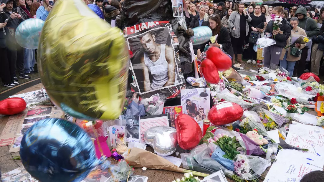Der Tod des Popstars löste bei seinen Fans weltweit große Trauer aus. (Archivbild) - Bild: Jonathan Brady/PA Wire/dpa