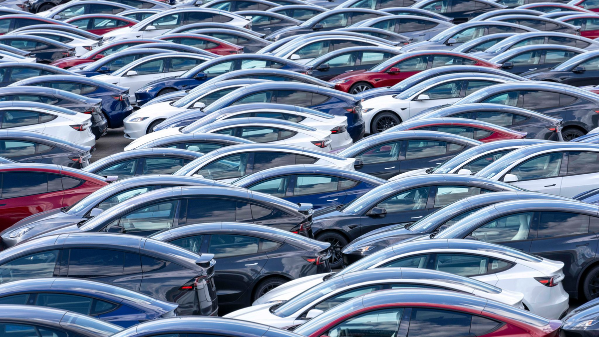 Teslas: Im deutschen Markt für reine Elektroautos fällt die Marke derzeit zurück. (Archivbild) - Foto: Scott Brauer/ZUMA Press Wire/dpa
