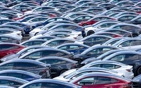 Teslas: Im deutschen Markt für reine Elektroautos fällt die Marke derzeit zurück. (Archivbild) - Foto: Scott Brauer/ZUMA Press Wire/dpa Teslas: Im deutschen Markt für reine Elektroautos fällt die Marke derzeit zurück. (Archivbild) - Foto: Scott Brauer/ZUMA Press Wire/dpa