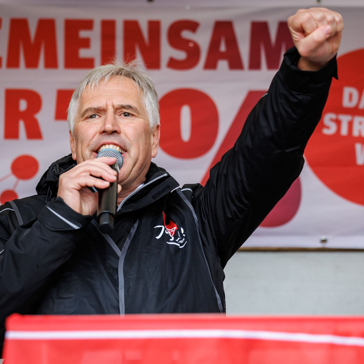 Kämpft für deutliche Lohnerhöhungen: Bayerns IG-Metall-Chef Horst Ott. (Archivbild) - Foto: Daniel Karmann/dpa