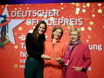 Deutscher Pflegepreis für Vielfalt und Respekt 2024 geht an inklusives Theaterprojekt der Berliner Tagespflege hoffmannsgarten - Foto: presseportal.de