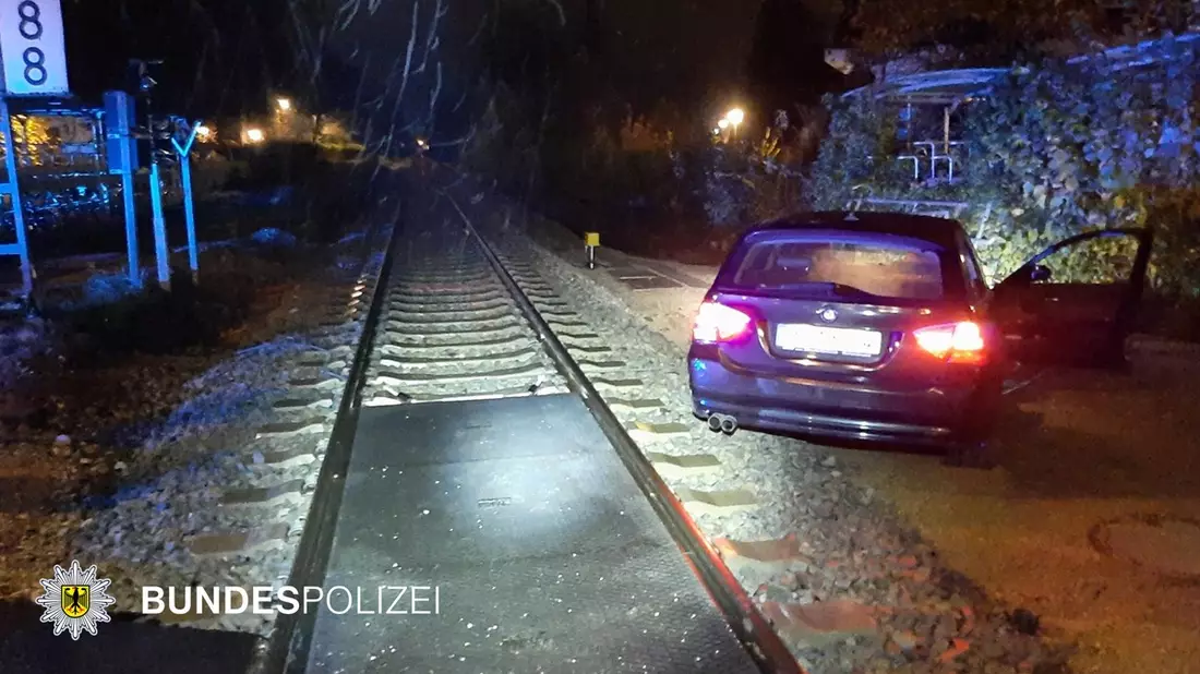 Bundespolizeidirektion München: Seniorin fährt in Gleisbereich / Erhebliche Beeinträchtigungen im Bahnverkehr - Bild: presseportal.de