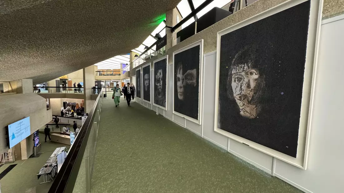 Erschaffen von einer Roboterkünstlerin: Kunstwerke von Ai-Da. (Archivbild) - Bild: Ai-Da Robot Studio/PA Media/dpa