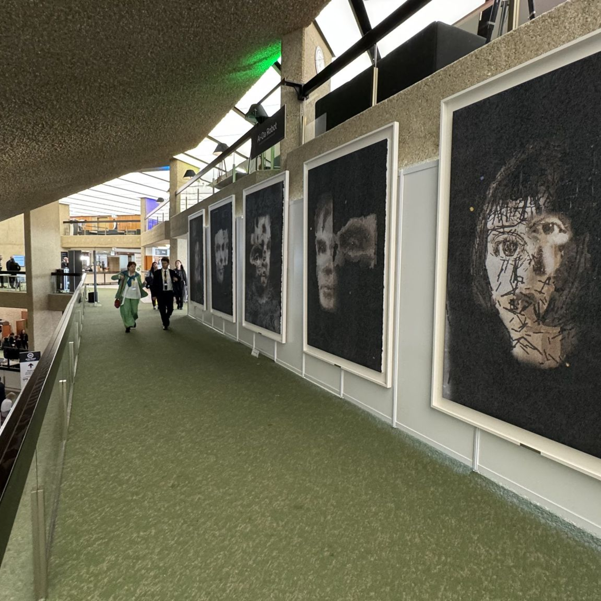 Erschaffen von einer Roboterkünstlerin: Kunstwerke von Ai-Da. (Archivbild) - Foto: Ai-Da Robot Studio/PA Media/dpa