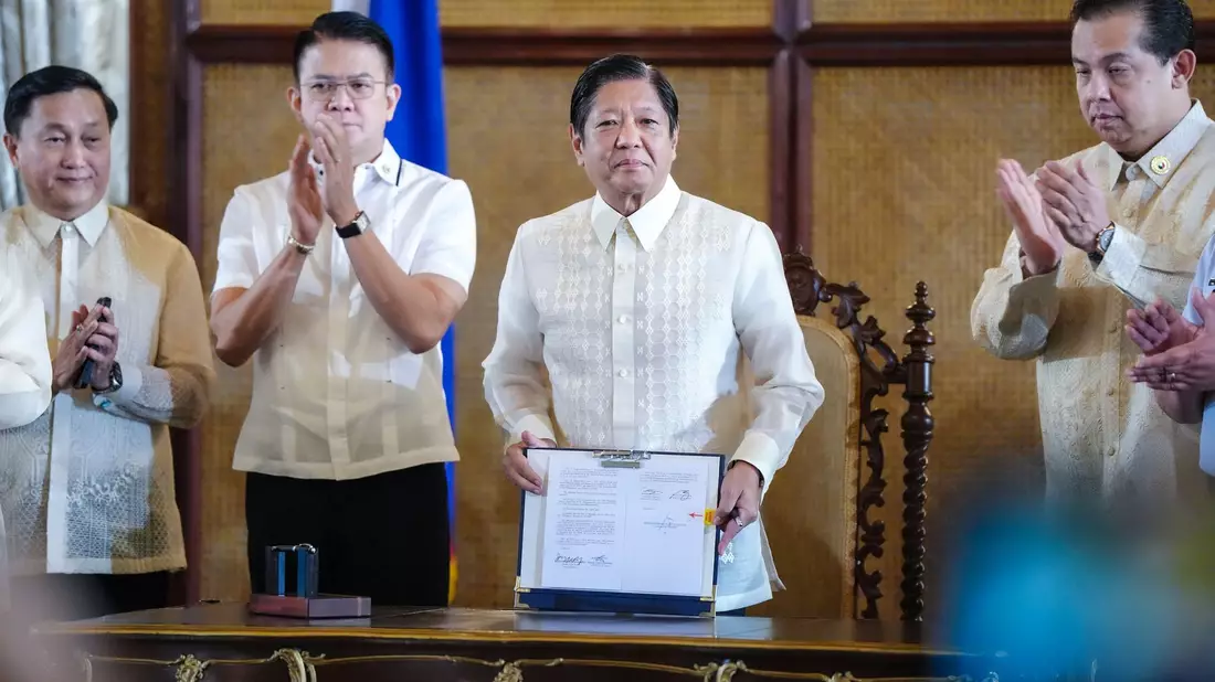 Präsident Marcos Jr. will mit den Gesetzen die Ansprüche seines Landes untermauern. - Bild: Uncredited/MALACANANG PRESIDENTIAL COMMUNICATIONS OFFICE/AP/dpa