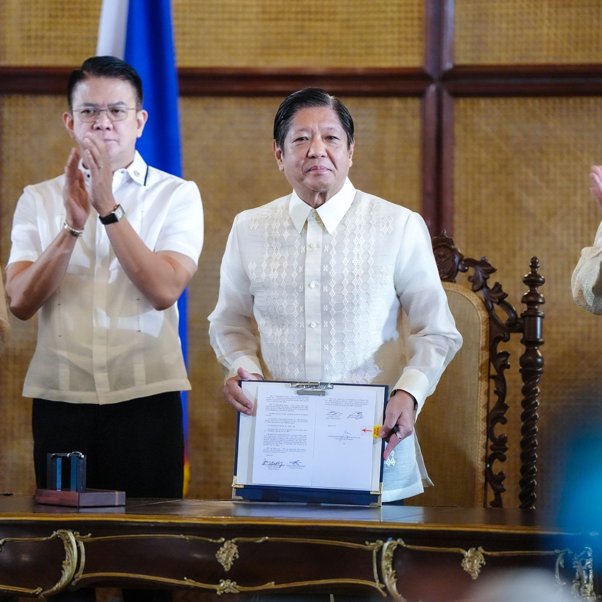 Präsident Marcos Jr. will mit den Gesetzen die Ansprüche seines Landes untermauern. - Foto: Uncredited/MALACANANG PRESIDENTIAL COMMUNICATIONS OFFICE/AP/dpa