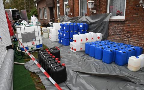 POL-CUX: Umfangreiche Durchsuchungen im Bereich der Betäubungsmittelkriminalität in der Wesermarsch - Diverse Beweismittel in professionell eingerichtetem Drogenlabor sichergestellt - Foto: presseportal.de POL-CUX: Umfangreiche Durchsuchungen im Bereich der Betäubungsmittelkriminalität in der Wesermarsch - Diverse Beweismittel in professionell eingerichtetem Drogenlabor sichergestellt - Foto: presseportal.de