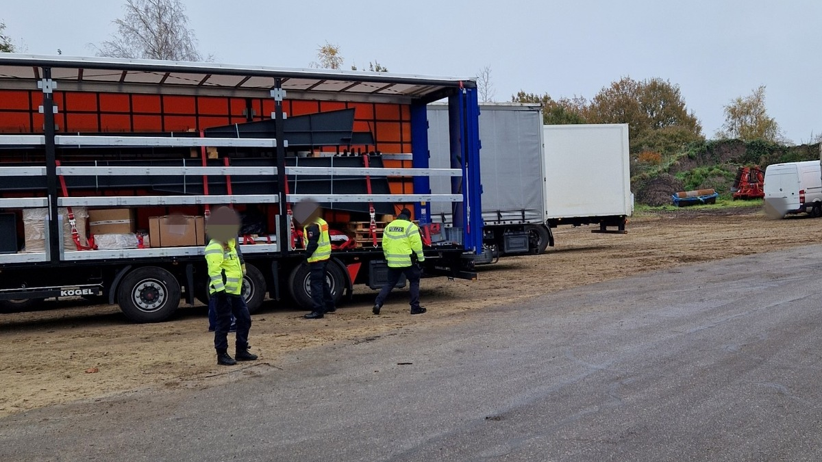 POL-ROW: ++Kontrolle an der B71++Unbekannter Täter als Spendensammler getarnt++Schmuck gestohlen++PKW beschädigt++Zwei Polizisten verletzt++Bankmitarbeiterin verhindert Schaden++ - Foto: presseportal.de