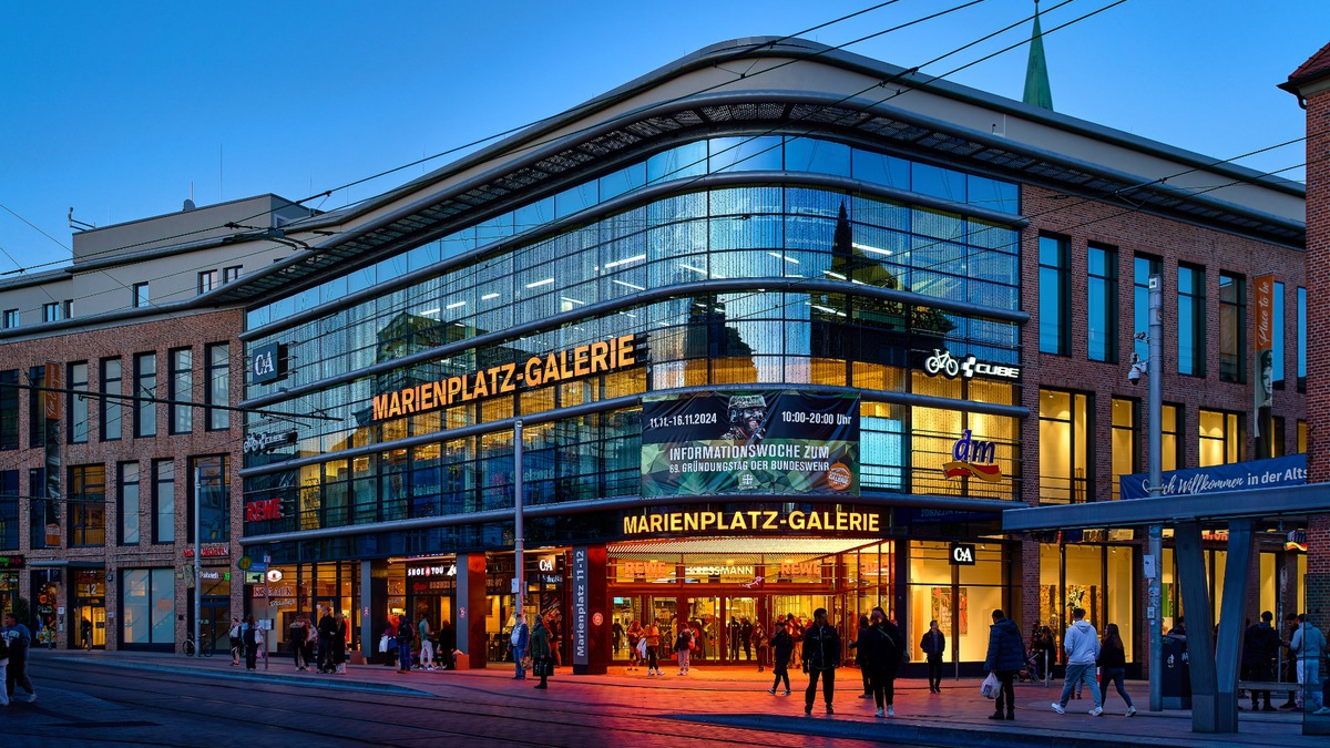 Marienplatz-Galerie und Bundeswehr tun es wieder - Schwerin in grün 