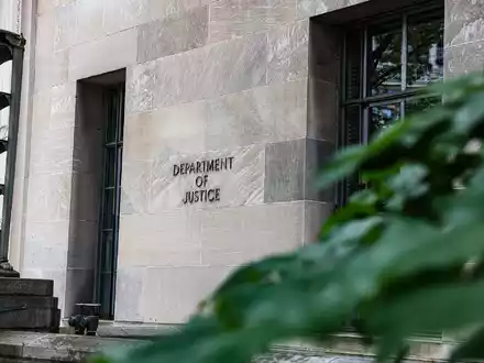 Das US-Justizministerium geht gegen die Verdächtigen vor. (Archivbild) - Foto: Valerie Plesch/dpa