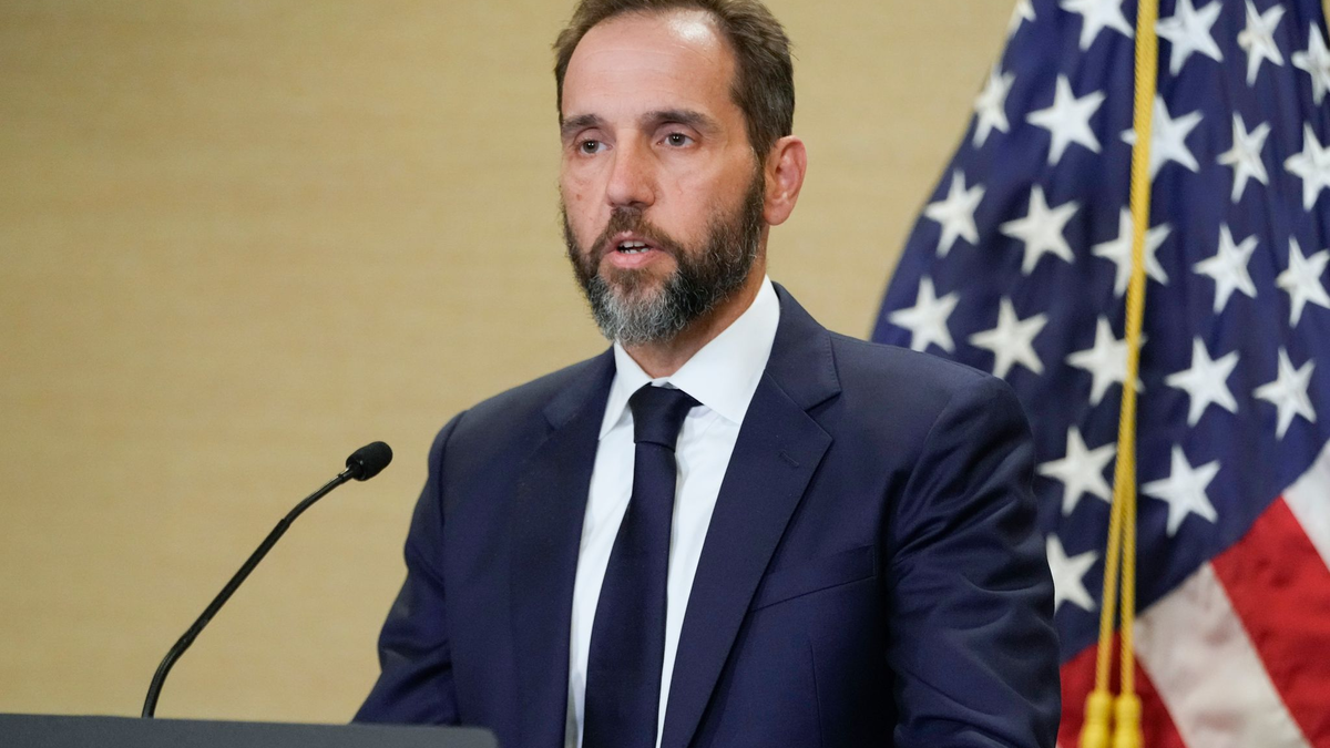 Sonderermittler Jack Smith bekommt die Chance, die Anklage gegen Donald Trump öffentlich zu verteidigen. (Archivbild) - Foto: Jacquelyn Martin/AP/dpa