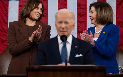 Einst vereint in trauter Dreisamkeit: Vizepräsidentin Harris, Präsident Biden und Parlaments-Frontfrau Pelosi. (Archivbild) - Foto: Saul Loeb/Pool AFP via AP/dpa