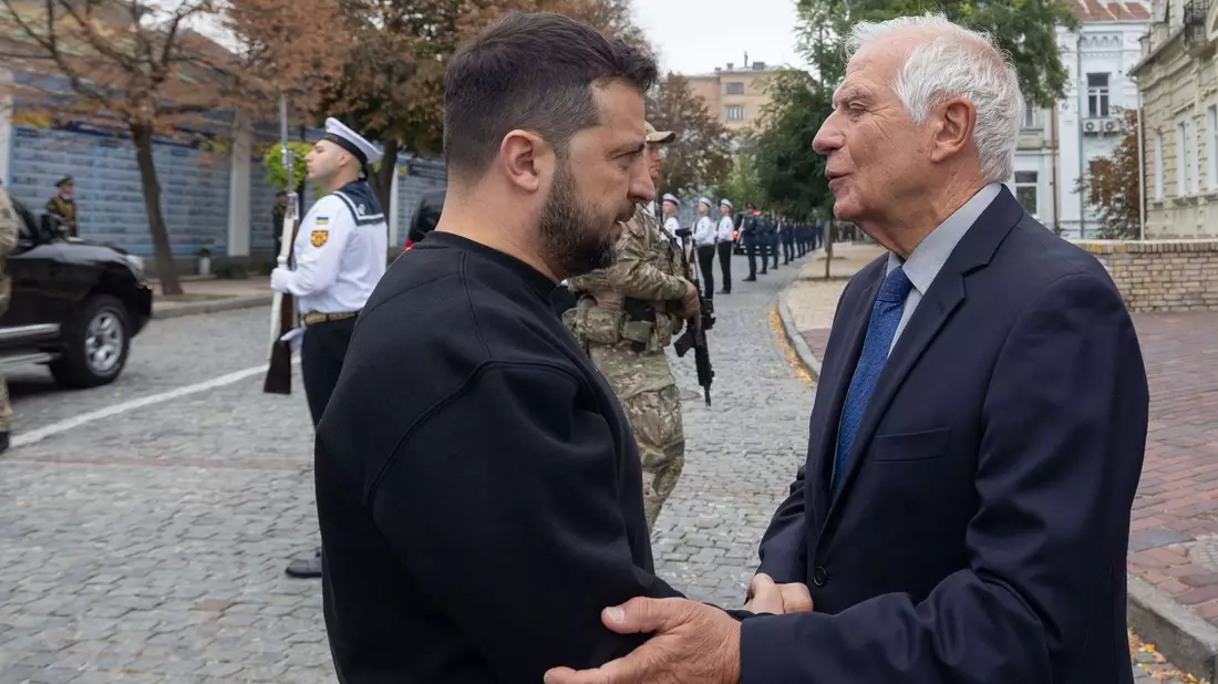 Josep Borrell war bereits mehrfach in der von Russland angegriffenen Ukraine, um dem Land die Solidarität der EU zu versichern. (Archivbild) - Bild: --/President Of Ukraine/APA Images via ZUMA Press Wire/dpa